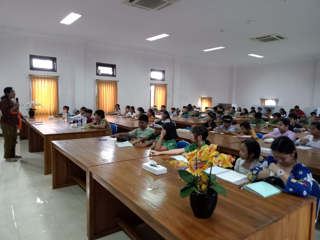 Kunjungan SD Cerdas Insan Sejahtera (CIS) Bali ke Perpustakaan Sastra Mangutama Kabupaten Badung